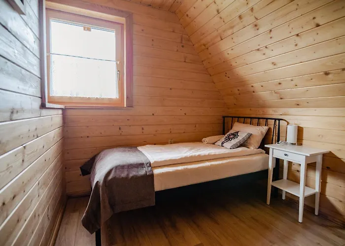 Domek alpejski W Górach U Misia