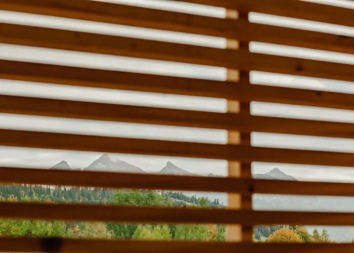 Domek alpejski W Górach U Misia